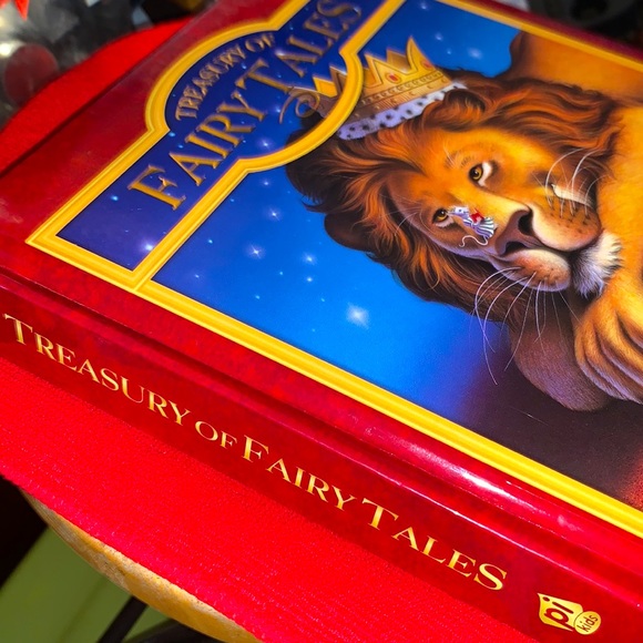 Treasury of Fairy Tales Book Padded Cover Gold Binding Published 2002 - Picture 2 of 16